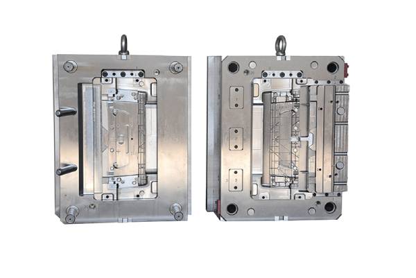 塑料注塑模具加工(1) 塑料注塑模具加工(1)