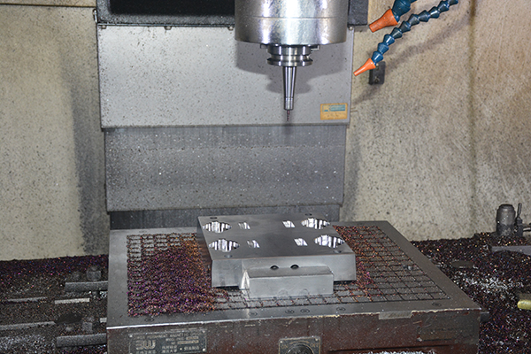 塑膠注塑模具加工jpg 塑膠注塑模具加工jpg