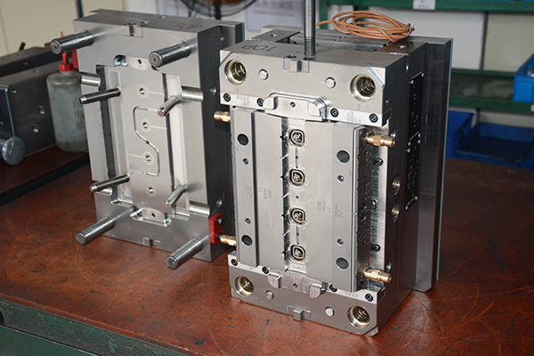 塑膠件精密模具 塑膠件精密模具