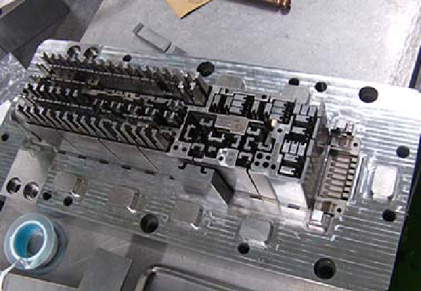 汽車(chē)塑膠模具工廠 汽車(chē)塑膠模具工廠