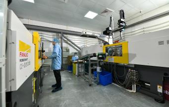 PEEK 注塑與精密模具：賦能人形機器人核心關節，銘洋宇通如何突破 0.01mm 精度壁壘，成為 AI 時代的可靠伙伴？